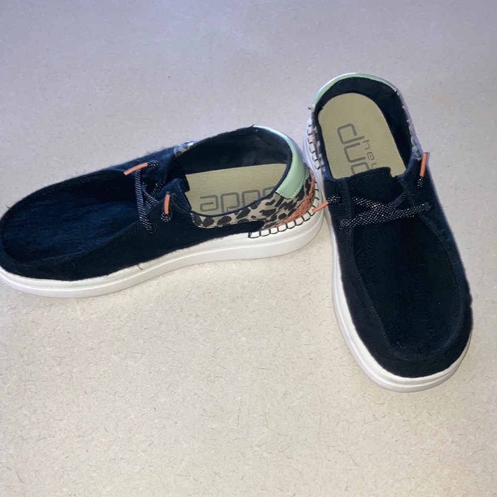 Hey Dudes Wendy Rise size 8 black, mint, coral, leopard print